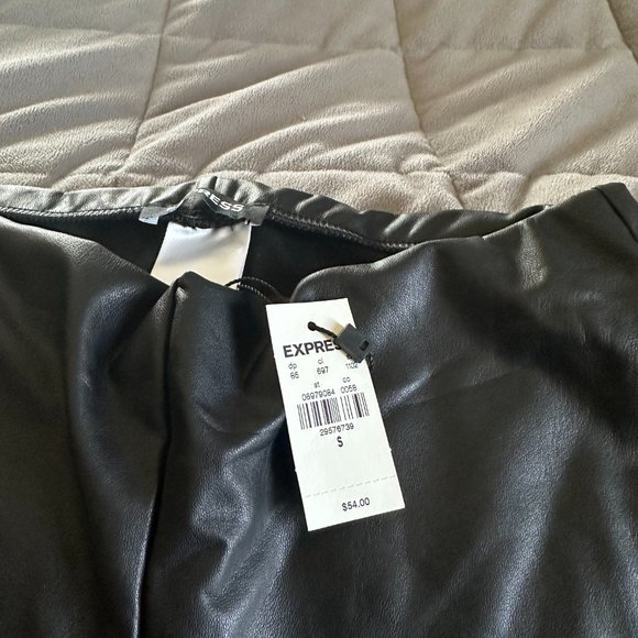 NWT Express High-Waisted Faux Leather Leggings / Pants - Black - Size Small - Picture 3 of 5